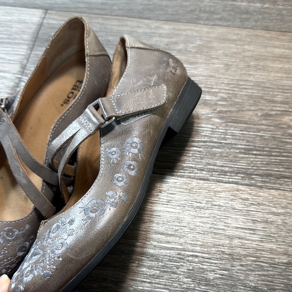 Taos Footwear tan  Floral Flats woman’s size 39 (b97) - Picture 2 of 7